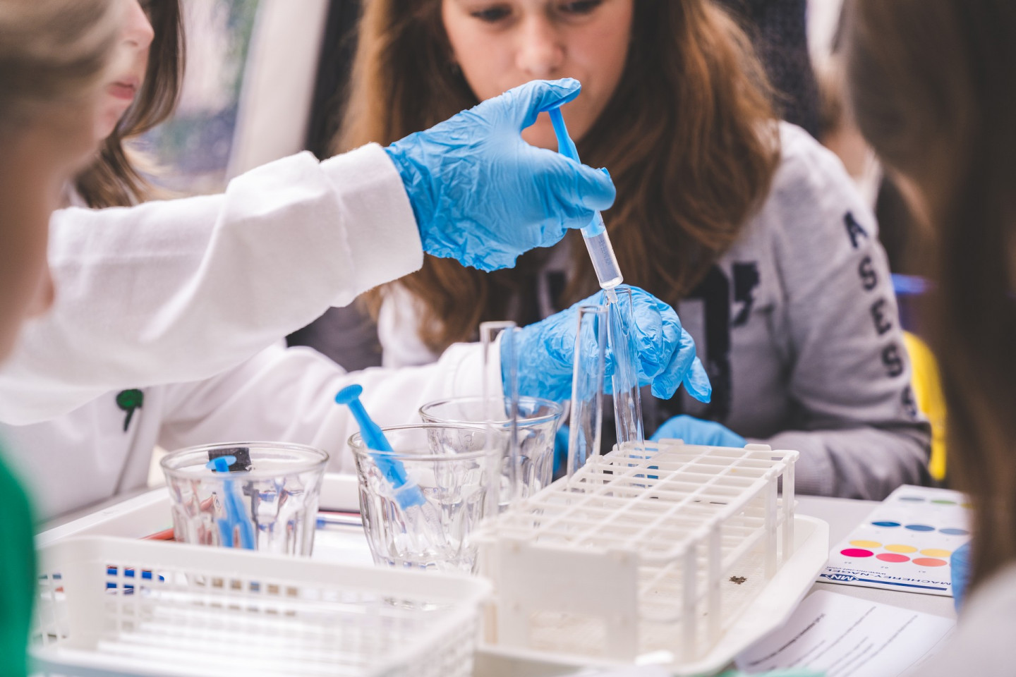 1,6 milliárd forintos program erősíti a fiatalok tudományos pályaorientációját Magyarországon